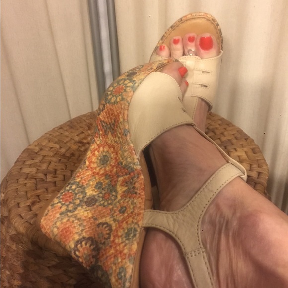 Born Rebecka Cream, Floral print wedge heels. - Picture 8 of 9